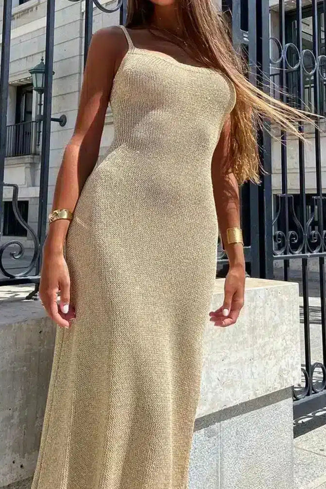 Robe Glamour Dorée À Fente Élégante